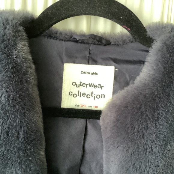 Zara Outerwear Girls Faux Fur Vest Dark Blue Size 9/10 Super Soft - Picture 4 of 6